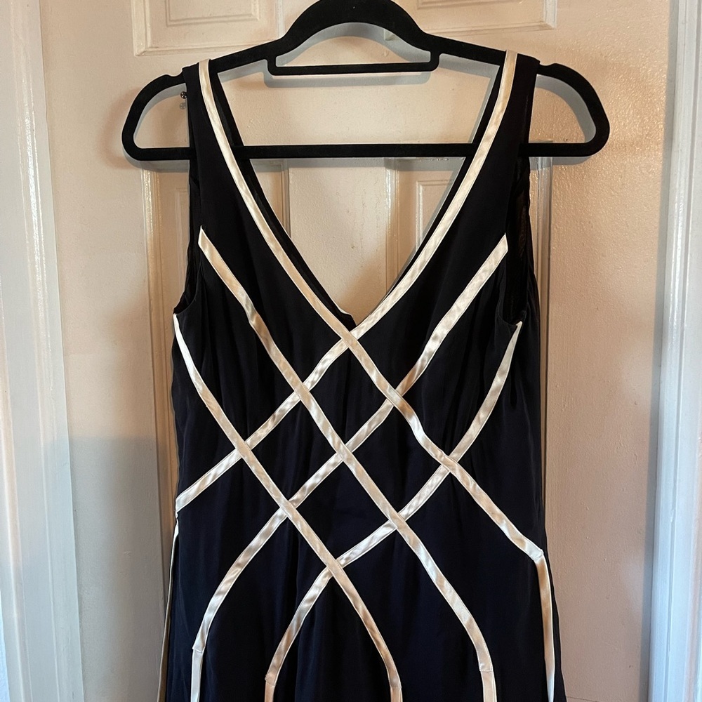 Flowy black dress with white ribbons, 100% silk - Picture 2 of 5